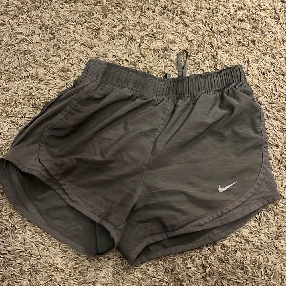 Women’s Nike Tempo short